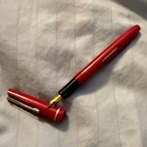 Vintage plastic fountain pen by OSMIROID